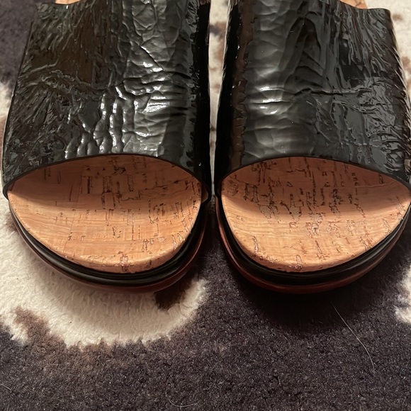 Johnston & Murphy Black and Tan Slip on Sandals - Picture 3 of 6